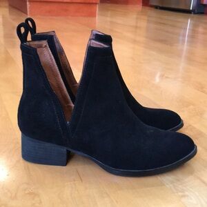 JEFFREY CAMPBELL | Muskrat Black 🖤 Suede Ankle Boots